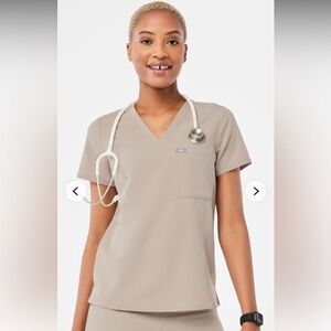 Figs Catarina One-Pocket Scrub Top in Boulder